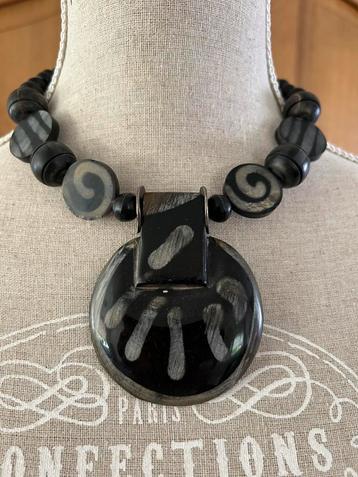 Houten ketting ( heel goed) beschikbaar voor biedingen