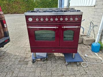 gasfornuis van Boretti. type ilvy bordeaux rood beschikbaar voor biedingen
