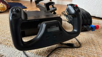 Logitech Saitek flight simulator stuur beschikbaar voor biedingen