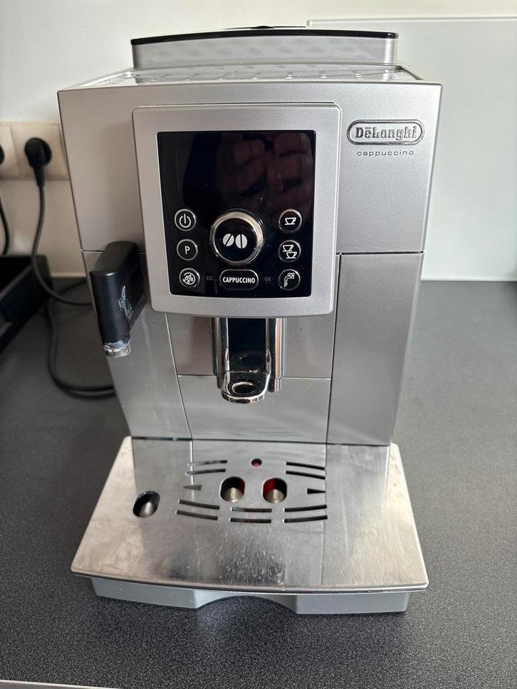 Delonghi Volautomatische Koffiemachine, Witgoed en Apparatuur, Koffiezetapparaten, Gebruikt, Gemalen koffie, Koffiebonen, Koffiemachine