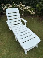 Ligbed met kussen plus kussenhoes., Tuin en Terras, Ophalen, Zo goed als nieuw, Kunststof, Verstelbaar