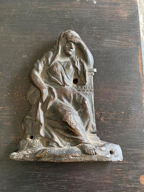 Maria Magdalena. Brons. Heeft op een grafzerk gezeten., Verzamelen, Religie, Christendom | Katholiek, Ophalen of Verzenden