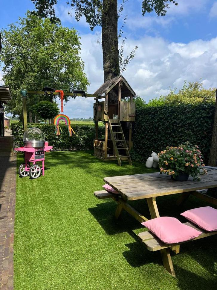 Speelhuisje / speeltoestel met rieten dak en schommels, Kinderen en Baby's, Speelgoed | Buiten | Speeltoestellen, Gebruikt, Brandweerpaal