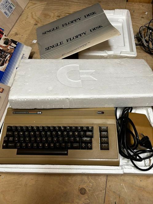 Werkende Commodore 64 Set Inclusief Originele Dozen, Computers en Software, Vintage Computers, Verzenden