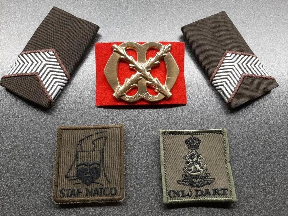 Militaria Nederland  - divers  KL  - doe een net bod., Verzamelen, Militaria | Algemeen, Ophalen of Verzenden, Landmacht, Nederland