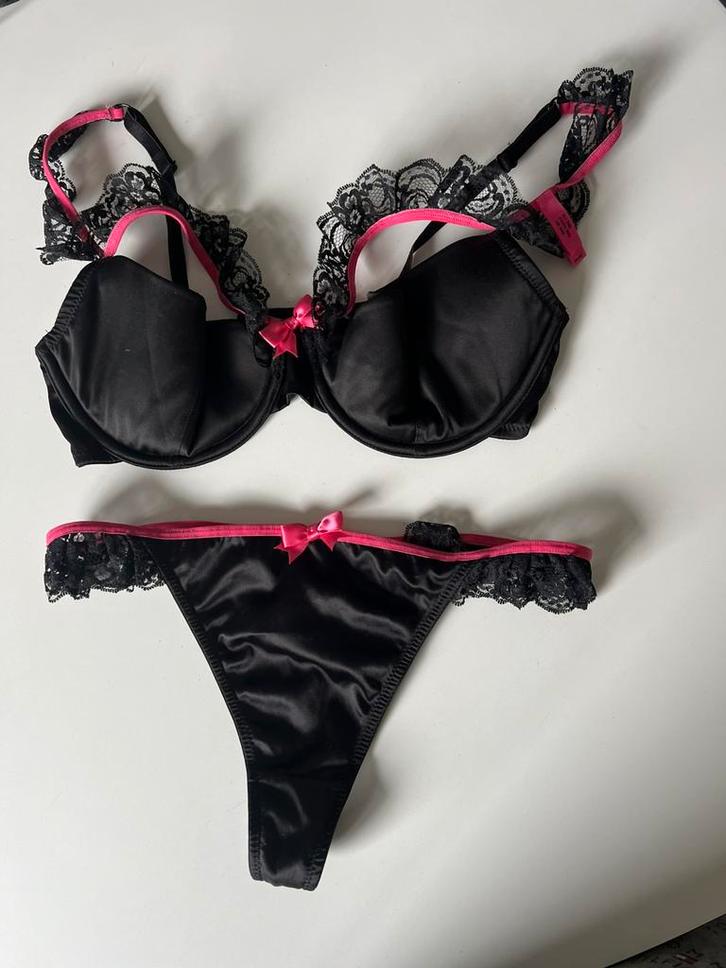 Lingerieset Hunkemöller (nieuw), Kleding | Dames, Ondergoed en Lingerie, BH, Zwart, Ophalen of Verzenden