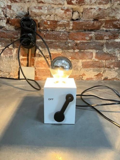 Design tafellamp wit The Switch Gispen, Huis en Inrichting, Lampen | Tafellampen, Zo goed als nieuw, Minder dan 50 cm, Kunststof