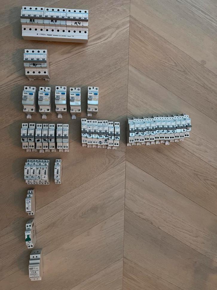 Gebruikt Hager Schakelmateriaal, Doe-het-zelf en Verbouw, Elektra en Kabels, Gebruikt, Overige typen, Ophalen of Verzenden