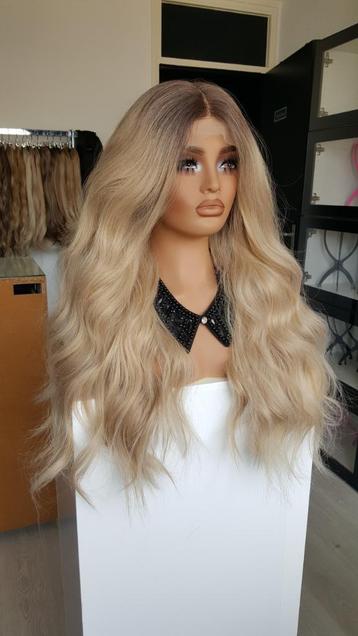 Basic Lace Pruik: Uitgroei naar Blond gemêleerd, VOL  beschikbaar voor biedingen