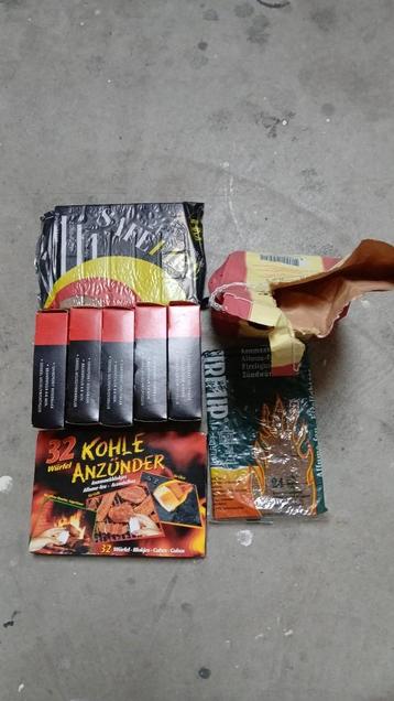 Partij aanmaakblokjes aanmaakhout BBQ vuurkorf open haard beschikbaar voor biedingen