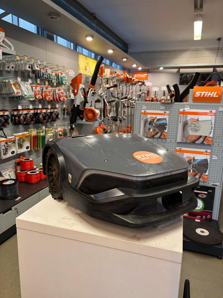 Stihl iMow 7 evo - 1 seizoen oud (2 stuks), Tuin en Terras, Robotmaaiers, Zo goed als nieuw, Meer dan 25 cm, Met regensensor, Ophalen
