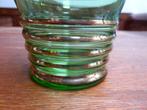 art deco groen glazen vaasje met gouden details, Antiek en Kunst, Antiek | Glas en Kristal, Ophalen of Verzenden