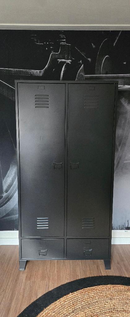 Kledingkast metaal zwart, Huis en Inrichting, Kasten | Kledingkasten, Zo goed als nieuw, 150 tot 200 cm, 50 tot 100 cm, 25 tot 50 cm