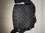 Louis vuitton pm district tas met bon, Sieraden, Tassen en Uiterlijk, Tassen | Schoudertassen, Overige merken, Zwart, Ophalen of Verzenden