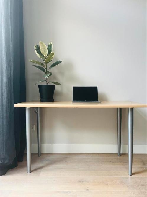 Bureau met metalen poten 130 x 60, buro desk hout look, Huis en Inrichting, Bureaus, Gebruikt, Ophalen