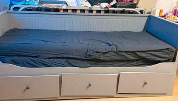 Ikea Hemnes bed met opbergruimte (zonder matras) - afbeelding 1