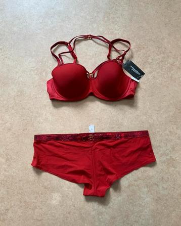 Setje, Marlies Dekkers, balconette bh en slip, rood, XL/85c beschikbaar voor biedingen