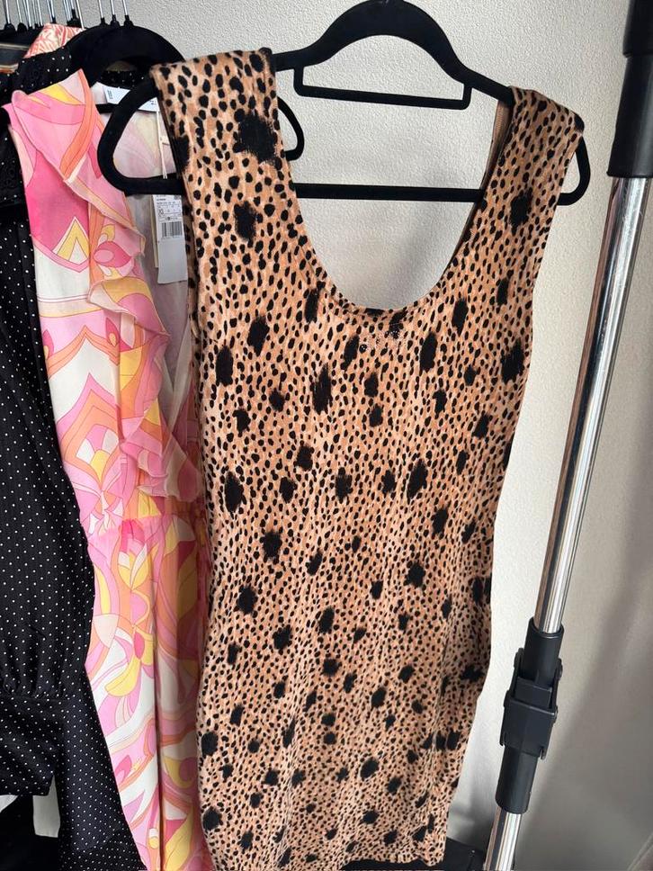Vintage beige Guess jurk met luipaard print, Kleding | Dames, Jurken, Zo goed als nieuw, Maat 38/40 (M), Beige, Onder de knie