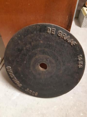 Te koop 2 halterschijven 10 kg per stuk ,met halterstang. beschikbaar voor biedingen