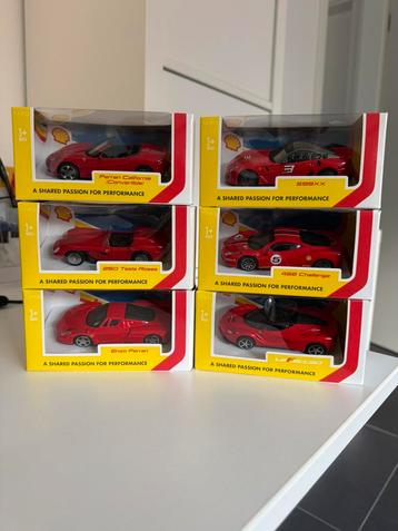 Set van 6 Ferrari 1:43 modelauto’s beschikbaar voor biedingen