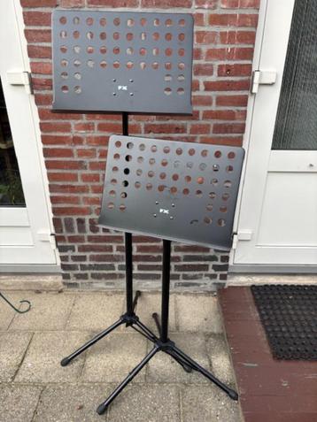 Muziekstandaard beschikbaar voor biedingen