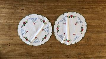 2 geborduurde kleedjes (224) (gereserveerd FLORI) beschikbaar voor biedingen
