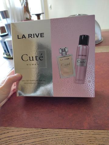 la rive cuté woman, parfum en deodorant  beschikbaar voor biedingen