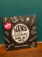 Handlettering Doe Je Zo! - Karin Luttenberg, Ophalen of Verzenden, Zo goed als nieuw, Tekenen en Schilderen