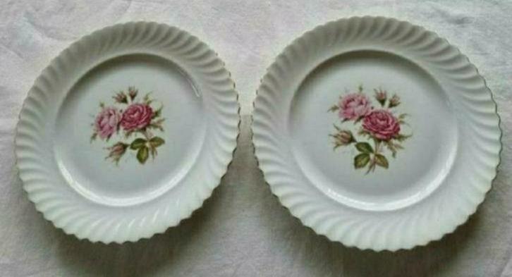 AK Keiser Mosrose ontbijt borden roze roosjes gouden bies, Antiek en Kunst, Antiek | Servies los, Ophalen of Verzenden