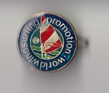 Surfing Surf broche beschikbaar voor biedingen