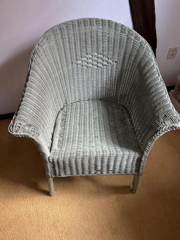 Rotan stoel beschikbaar voor biedingen