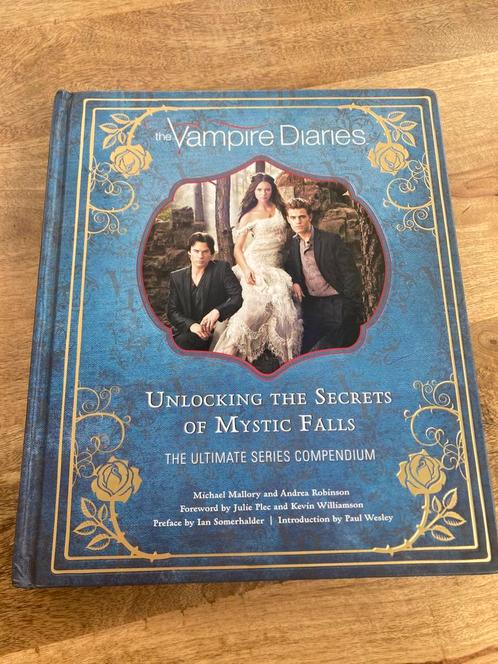 Vampire Diaries Unlocking the Secrets of Mystic Falls, Boeken, Fantasy, Zo goed als nieuw, Ophalen of Verzenden