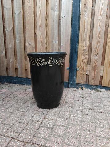 Bloempot / buitenpot geglazuurd  beschikbaar voor biedingen