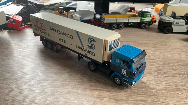 Zeer  nette trekker oplegger spronsen transport geen doos, Hobby en Vrije tijd, Modelauto's | 1:50, Zo goed als nieuw, Bus of Vrachtwagen