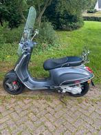 Vespa Sprint 2018 met beenkleed, Fietsen en Brommers, Ophalen, Gebruikt, Maximaal 25 km/u