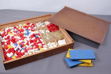 F011 Kist Vintage Lego beschikbaar voor biedingen