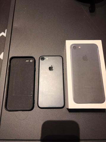 Iphone 7 met hoesje beschikbaar voor biedingen