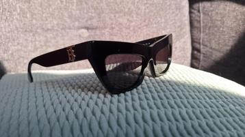 Burberry zonnebril (BE4405 300187 cat-eye) beschikbaar voor biedingen