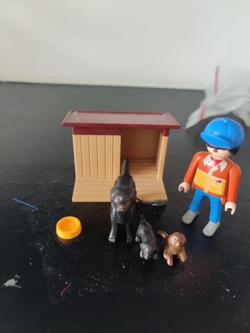 Playmobil man met hondenhok en hondjes 5125 (M1) beschikbaar voor biedingen