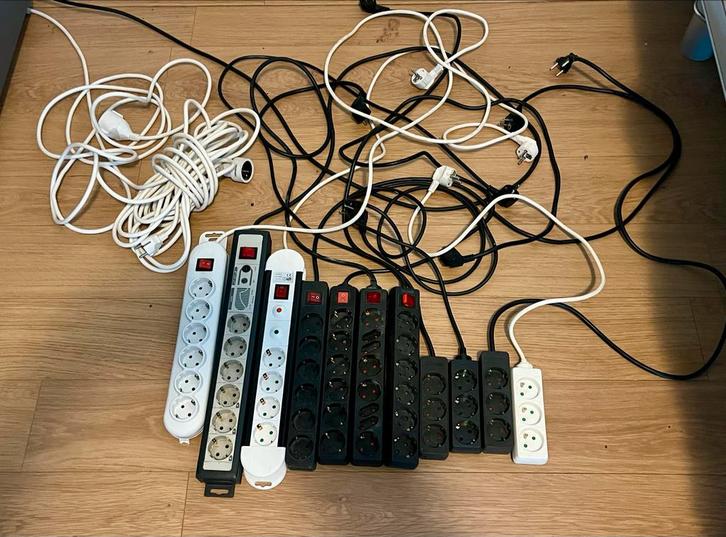 Stekkerdozen (11) & Verlengsnoeren (2) - Partij, Audio, Tv en Foto, Audiokabels en Televisiekabels, Gebruikt, Overige kabels, Minder dan 2 meter