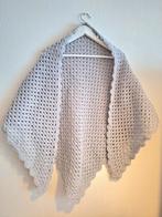 Handgemaakte Gehaakte Omslagdoek - Lichtgrijs, Hobby en Vrije tijd, Breien en Haken, Ophalen of Verzenden