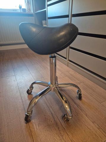 Zadelkruk bureaustoel ergonomisch beschikbaar voor biedingen