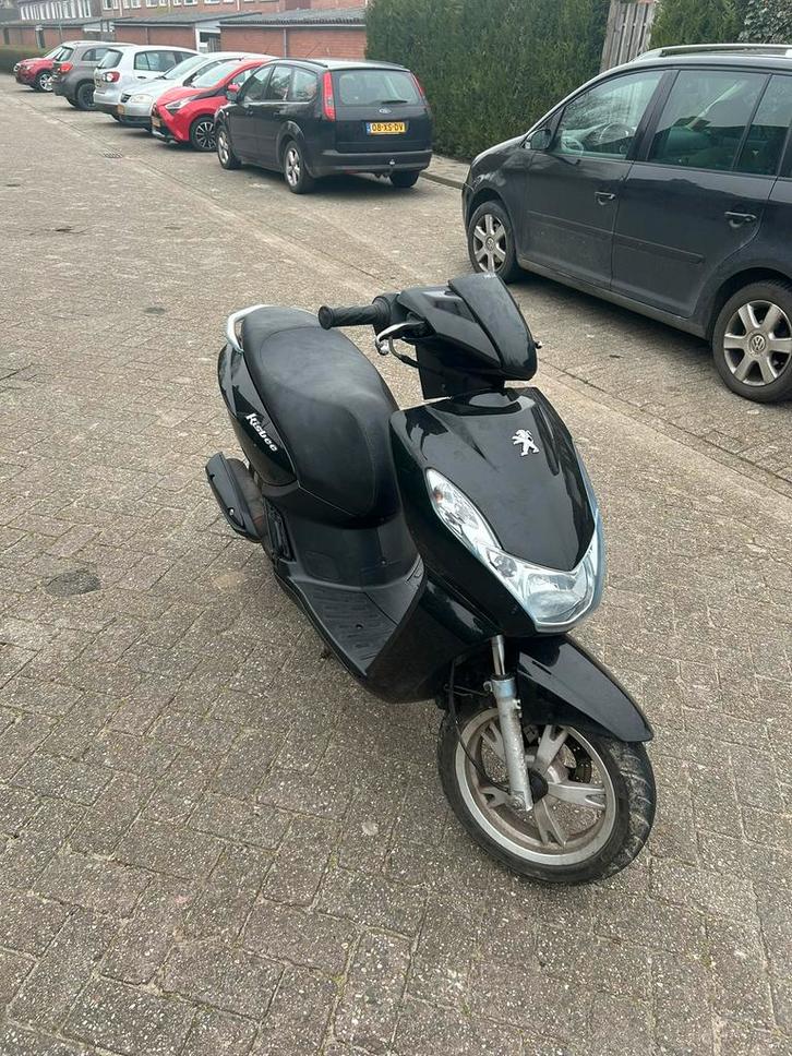 Peugeot kisbee, Fietsen en Brommers, Scooters | Peugeot, Zo goed als nieuw, Overige modellen, Benzine, Ophalen
