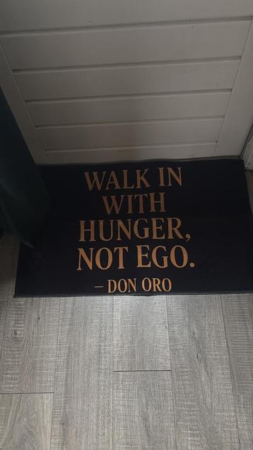 Don Oro deurmat – Walk in with hunger, not ego. Zwart/ goud beschikbaar voor biedingen