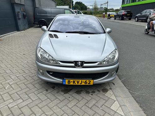 Peugeot 206 2.0 16V CC 2002 Grijs, Auto's, Peugeot, Bedrijf, Benzine, E, Cabriolet, Handgeschakeld, Geïmporteerd, Zilver of Grijs