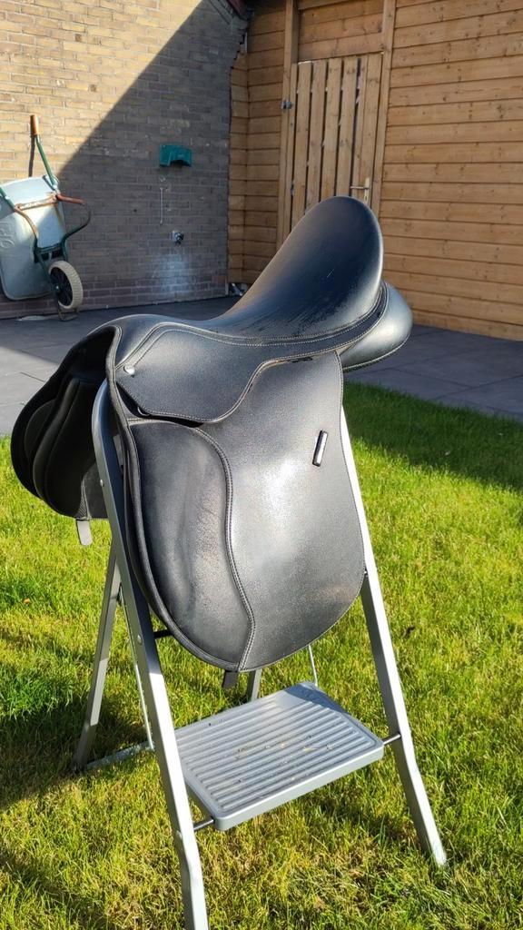 Wintec 500 17,5 inch zadel veelzijdigheid (vzh), Dieren en Toebehoren, Paarden en Pony's | Zadels, Zo goed als nieuw, Recreatie