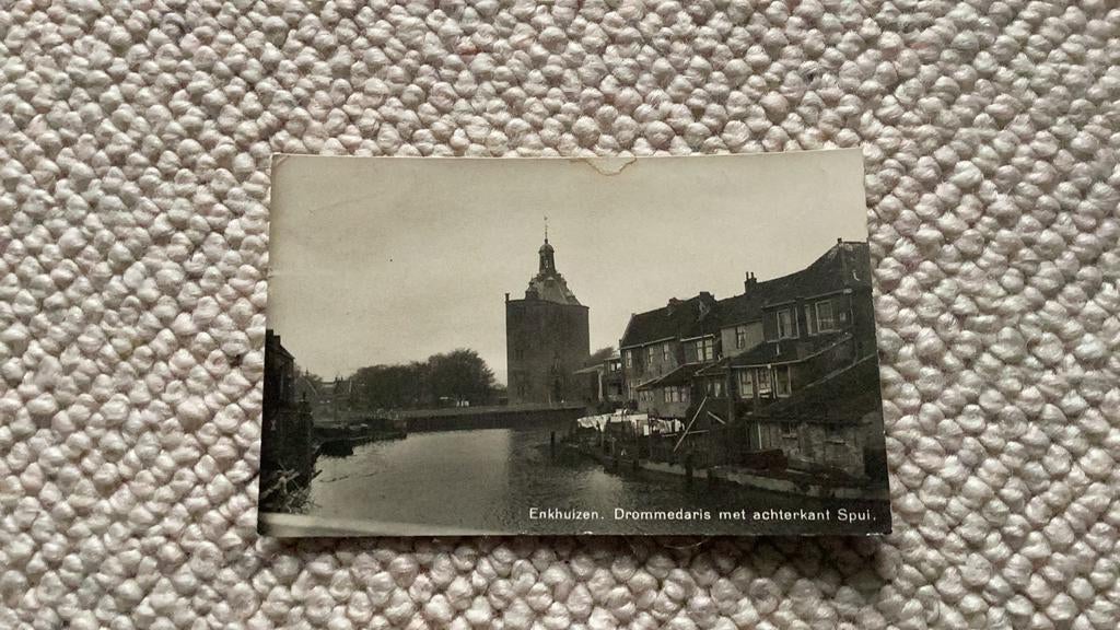 Fotokaart Enkhuizen Drommedaris met Spui. 935, Ophalen of Verzenden, 1920 tot 1940, Gelopen, Noord-Holland