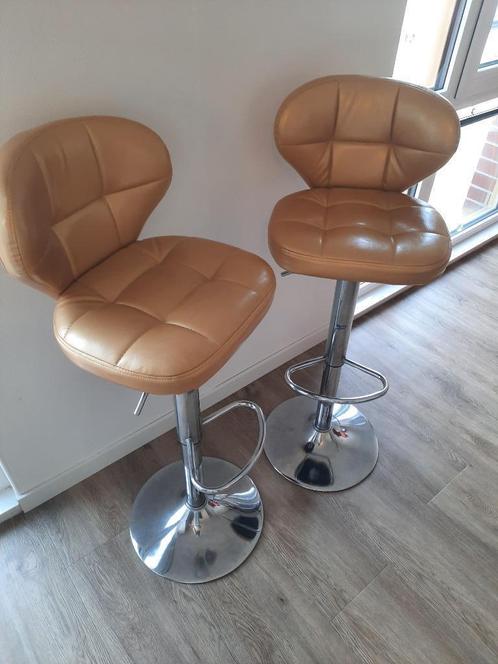 Luxe Verstelbare Barkrukken – Stijlvol & Comfortabel!, Huis en Inrichting, Barkrukken, Zo goed als nieuw, 60 tot 90 cm, Kunststof