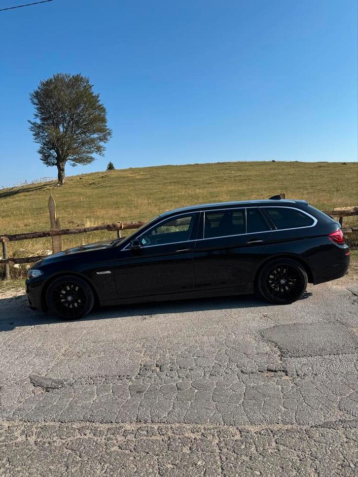 BMW 5-Serie 2.0 520D Touring AUT 2015 Zwart, Auto's, BMW, Particulier, 5-Serie, Diesel, C, Stationwagon, Automaat, Geïmporteerd