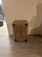 Stoer Houten Kastje met IJzer Beslag, Ophalen, Gebruikt